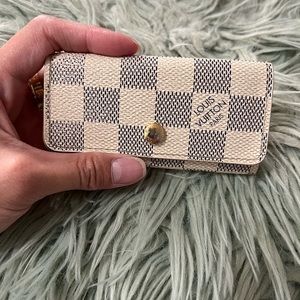 Louis Vuitton 4 key cles Damier Azur.